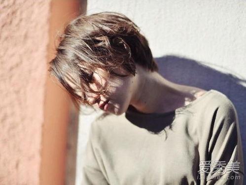 成人短头发特效视频,特效视频揭秘短发造型新风尚